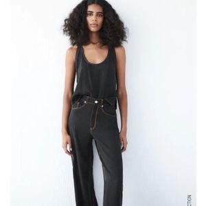 😍Zara TOPSTITCHED Black Top NWT